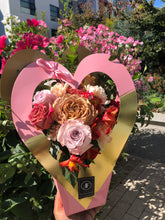 Load image into Gallery viewer, Lady Devine Flower Carrier