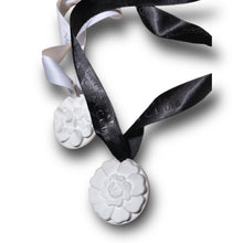 Load image into Gallery viewer, The Fiona Rose Ceramic Oil Diffuser Pendant