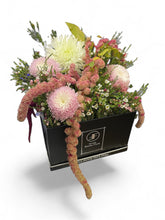 Load image into Gallery viewer, Mon Rovia Wade Flower Box
