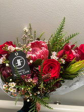 Load image into Gallery viewer, Cupids Bow Bouquet
