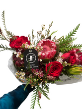 Load image into Gallery viewer, Cupids Bow Bouquet
