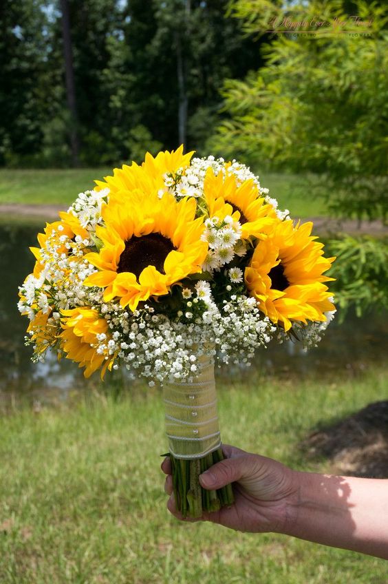 Las Mañanitas Sunflower Bouquet