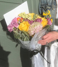 Load image into Gallery viewer, Roman Canary Fresh Cut Bouquet

